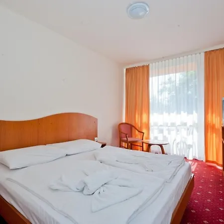 Hotel Napfeny Отель Балатонлелле
