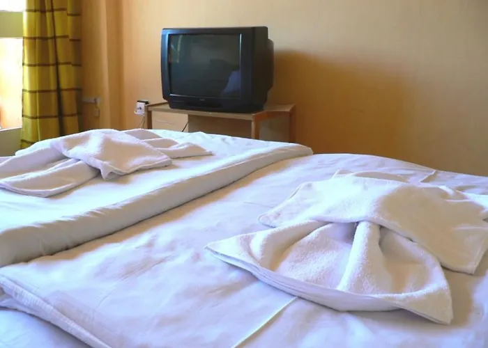 מלון Hotel Napfeny 2*