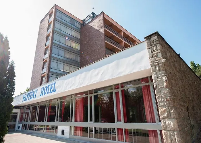 מלון Hotel Napfeny 2*