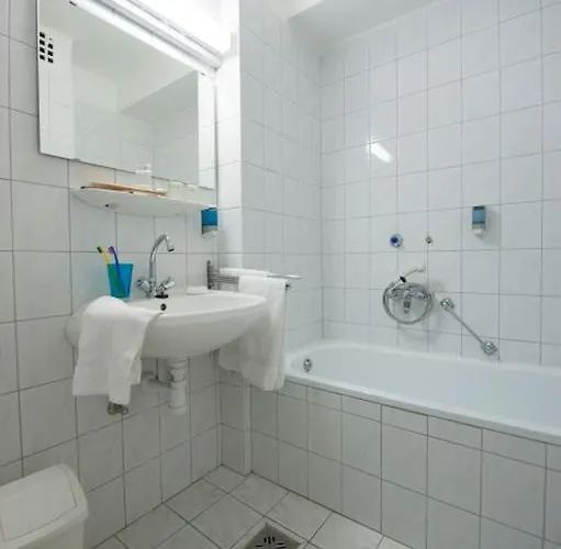 Hotel Napfeny מלון 2*